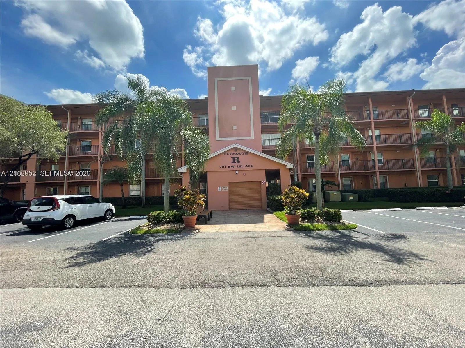 View details of listing 701 SW 141st Avenue 110R, Pembroke Pines, FL 33027 Pembroke Pines with MLS#