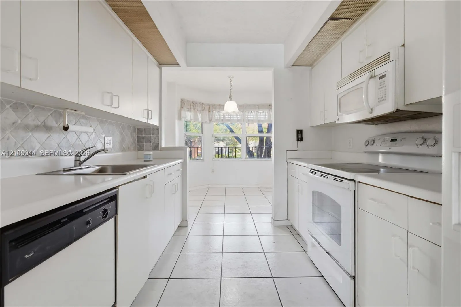 Listing  701 SW 141st Avenue 203R, Pembroke Pines, FL 33027, Pembroke Pines, FL 33027