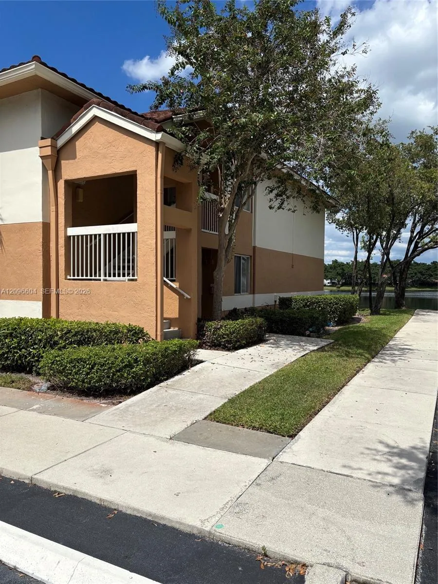 View details of listing 704 NW 92nd Avenue 704, Plantation, FL 33324 Plantation with MLS# 