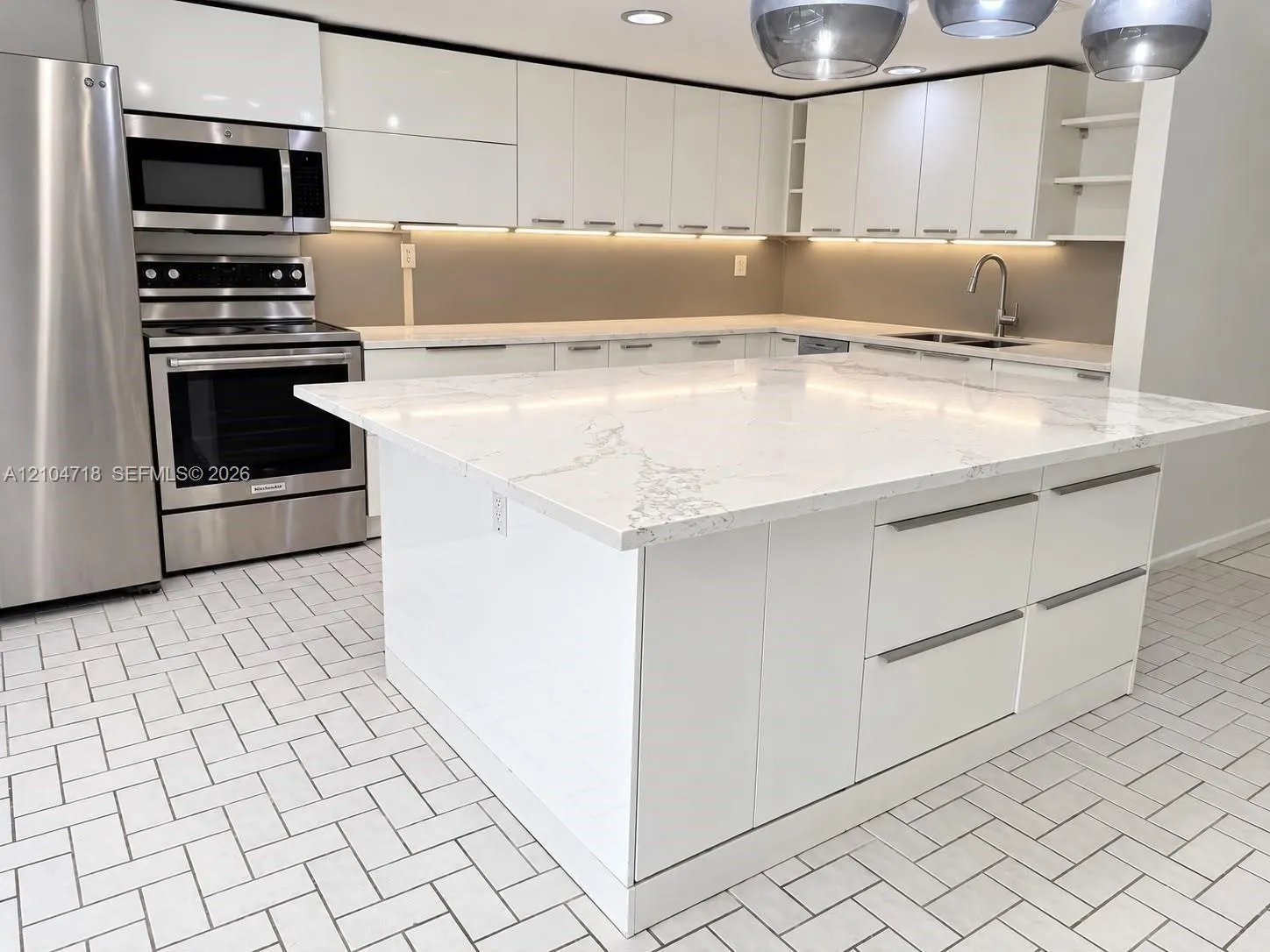 Listing  712 NE 26th Avenue 712, Hallandale Beach, FL 33009, Hallandale Beach, FL 33009