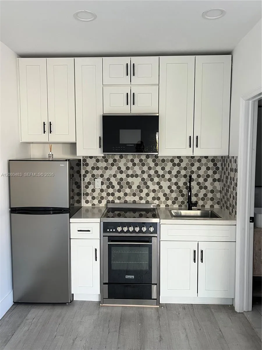 View details of listing 7128 Indian Creek Drive 6, Miami Beach, FL 33141 Miami Beach with MLS# 