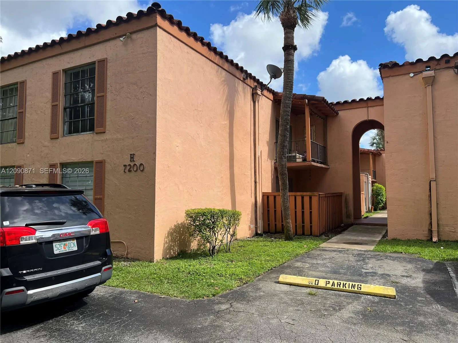 View details of listing 7200 Fairway Drive H5, Miami Lakes, FL 33014 Miami Lakes with MLS#