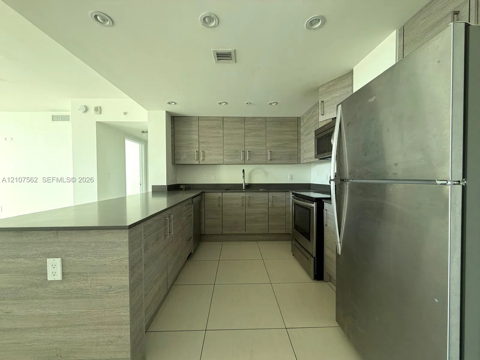 Listing  7525 E Treasure Drive 1010, North Bay Village, FL 33141, North Bay Village, FL 33141