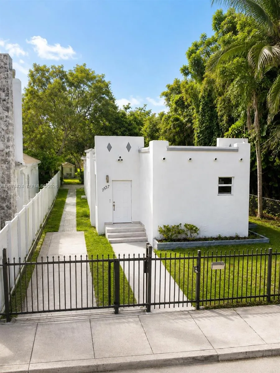 Listing  7537 NW 3rd Avenue, Miami, FL 33150, Miami, FL 33150