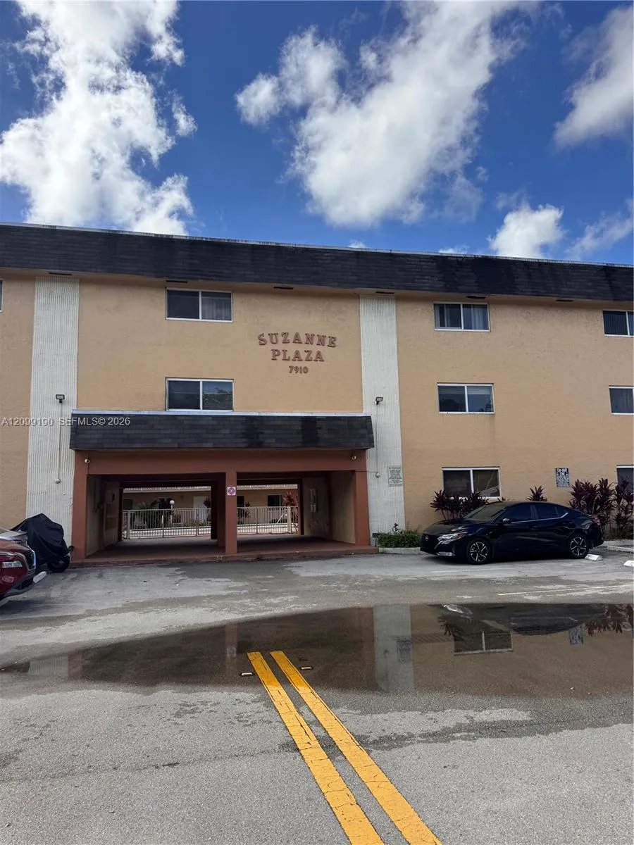 View details of listing 7910 Taft Street 309, Pembroke Pines, FL 33024 Pembroke Pines with MLS#