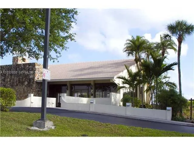 Listing  7956 Camino Circle A4, Miami, FL 33143, Miami, FL 33143