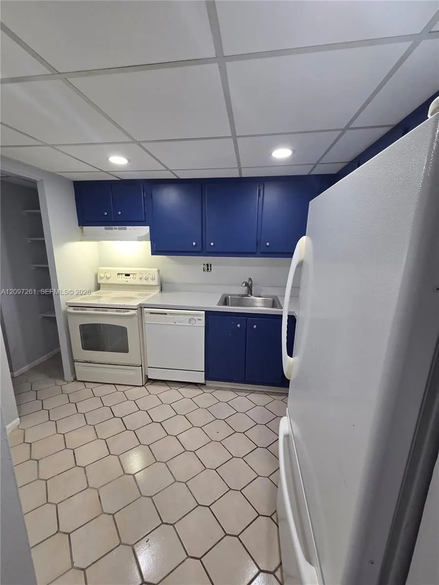 View details of listing 7960 N Colony Circle 107, Tamarac, FL 33321 Tamarac with MLS#