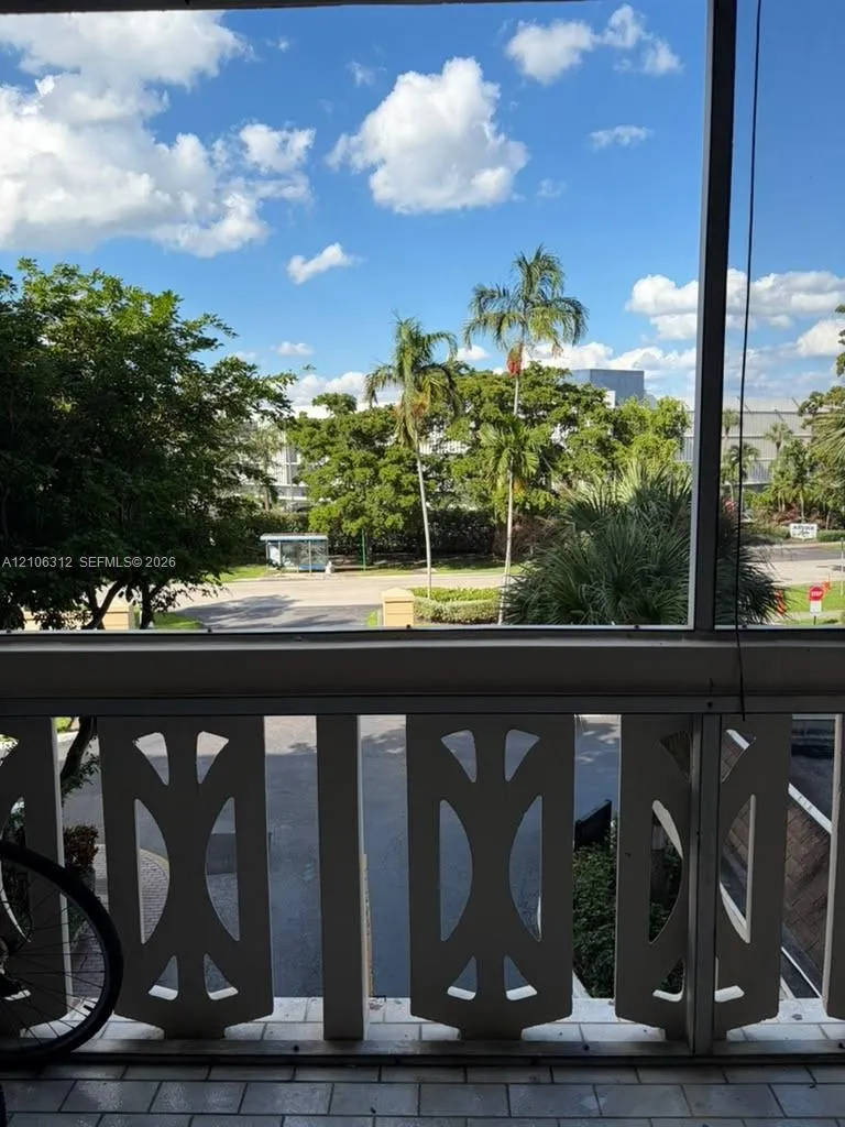 Listing  800 NE 195th Street 311, Miami, FL 33179, Miami, FL 33179