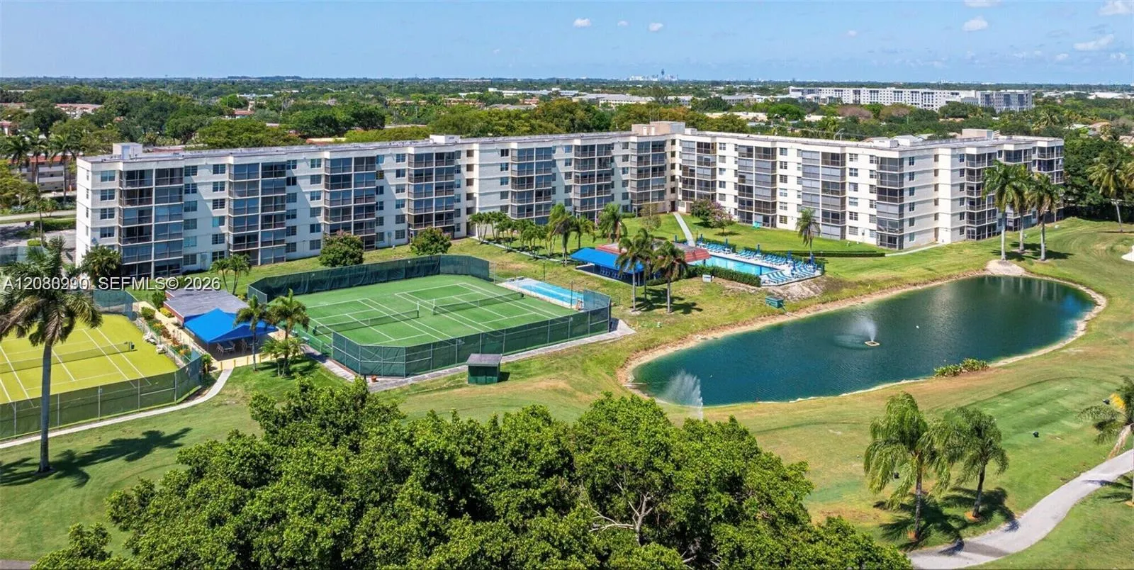 Listing  800 S Hollybrook Drive 305, Pembroke Pines, FL 33025, Pembroke Pines, FL 33025