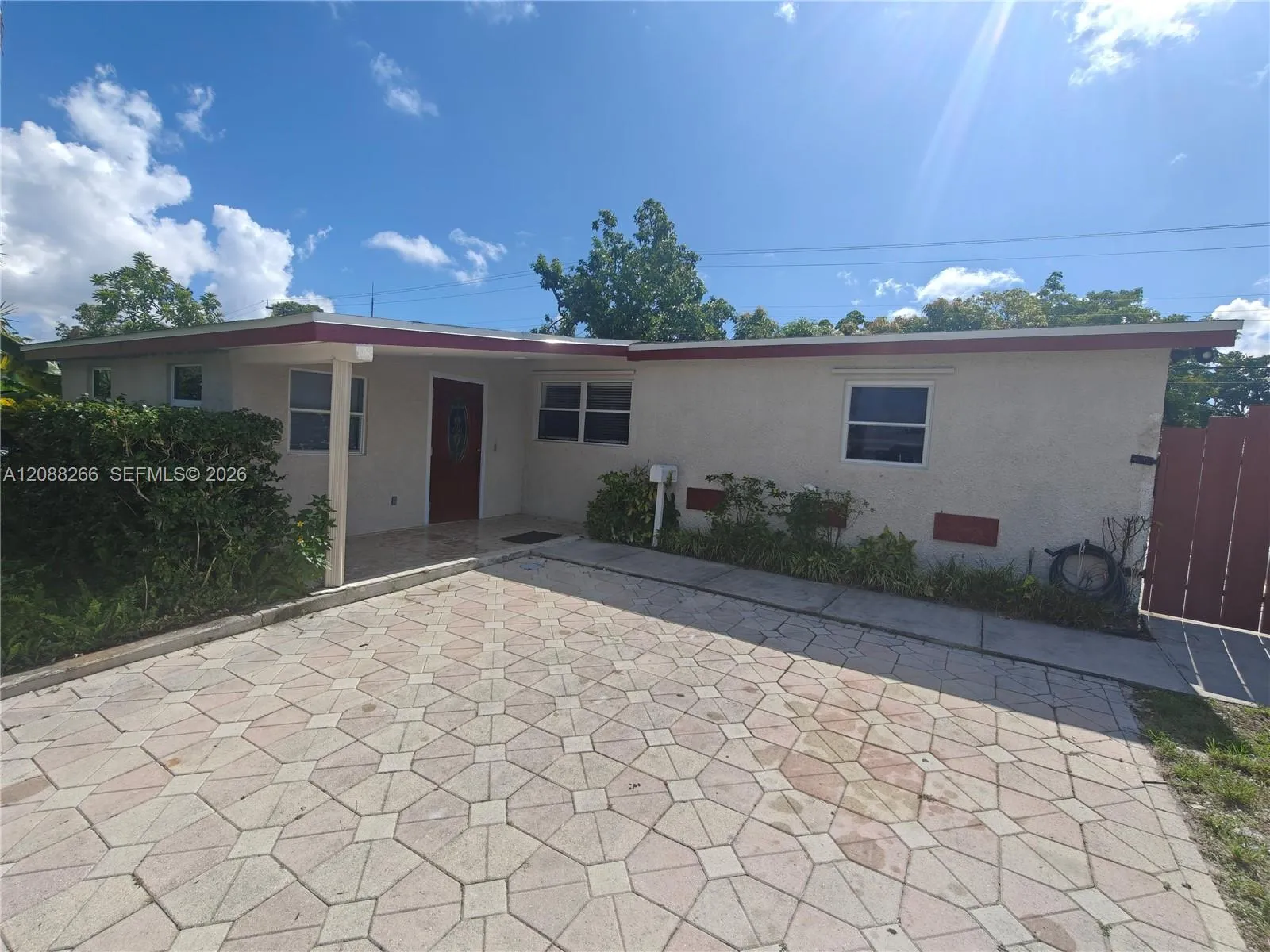 Listing  801 N 70th Avenue, Hollywood, FL 33024, Hollywood, FL 33024