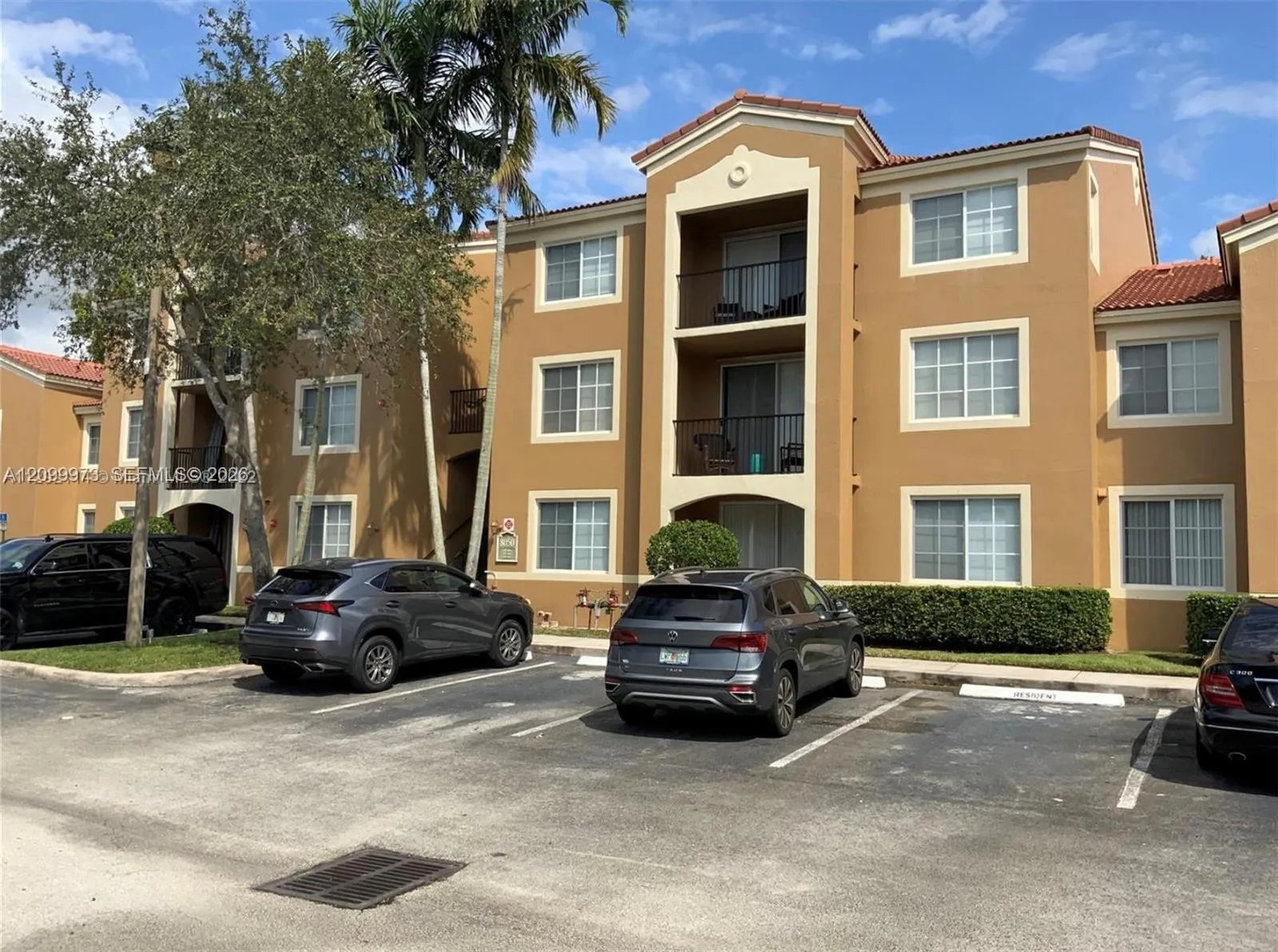 View details of listing 8050 N Nob Hill Road 204, Tamarac, FL 33321 Tamarac with MLS#