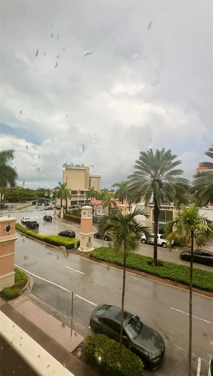 View details of listing 814 Ponce De Leon Boulevard 306, Coral Gables, FL 33134 Coral Gables with MLS#