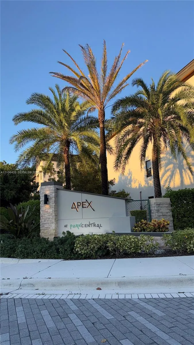 View details of listing 8195 NW 104th Avenue 4, Doral, FL 33178 Doral with MLS#