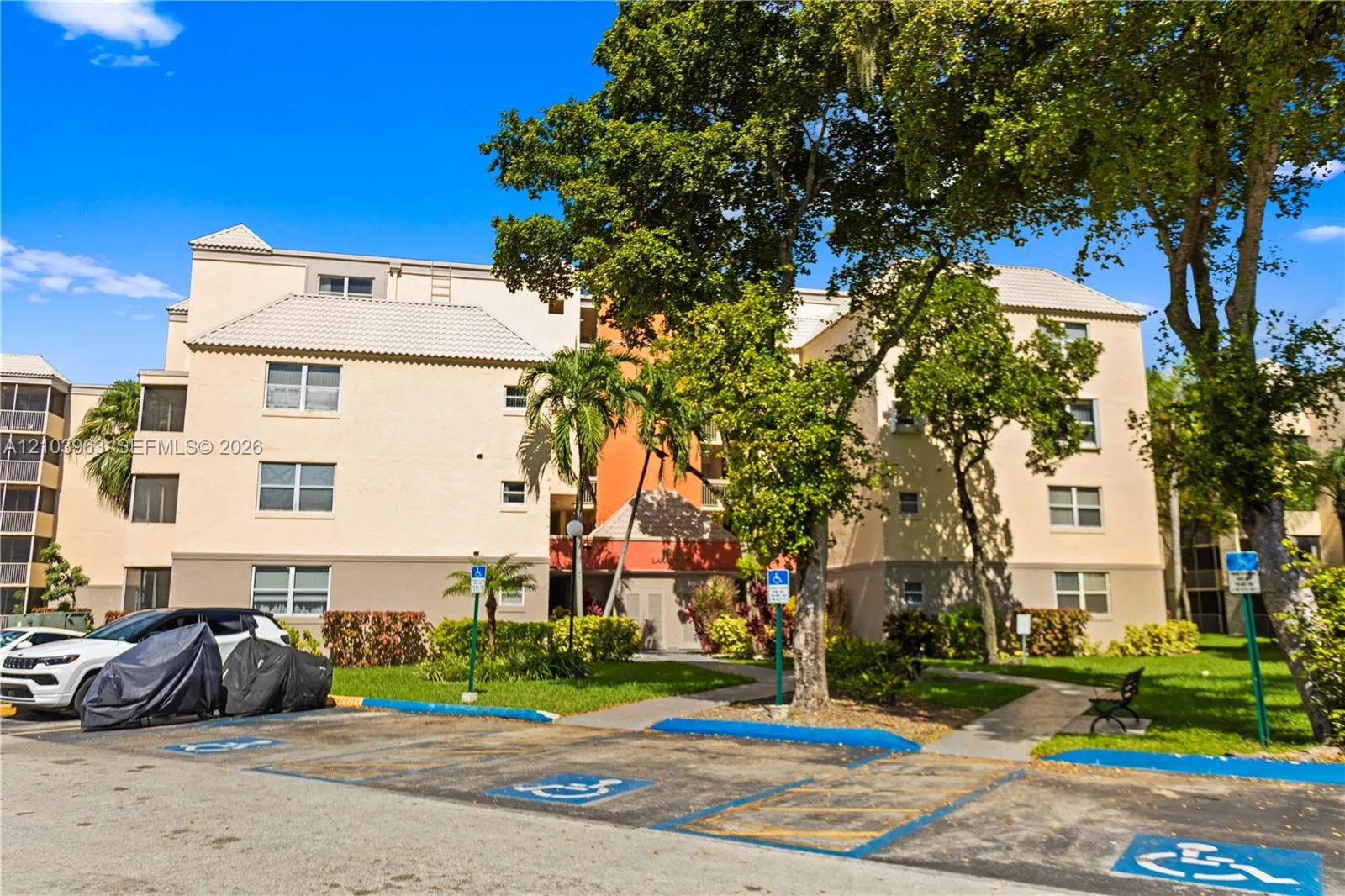 View details of listing 8215 Lake Drive 502, Doral, FL 33166 Doral with MLS#
