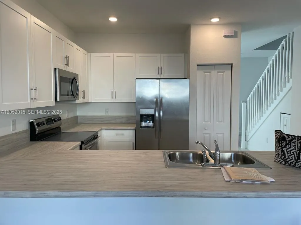Listing  825 NE 211th Street 825, Miami, FL 33179, Miami, FL 33179
