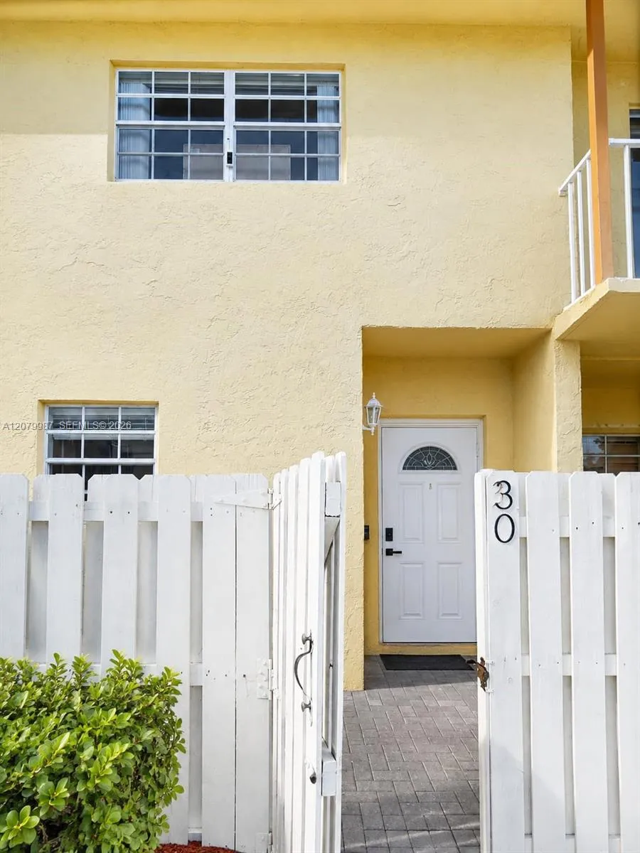 Listing  8320 SW 154th Avenue 30, Miami, FL 33193, Miami, FL 33193