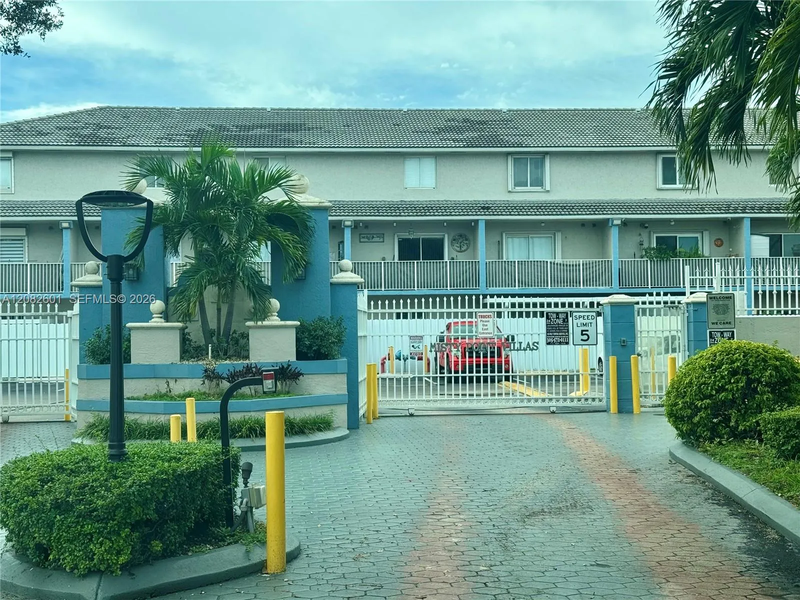 View details of listing 8380 NW 103rd Street 105G, Hialeah Gardens, FL 33016 Hialeah Gardens with MLS# 