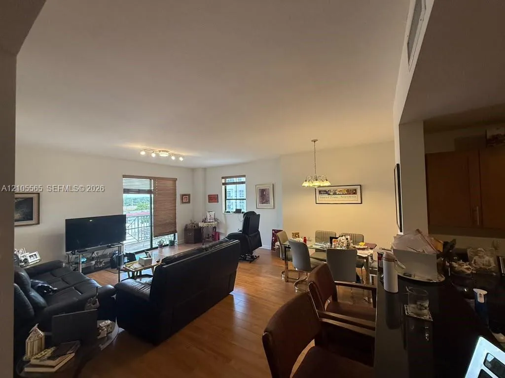 Listing  8390 SW 72nd Avenue 711, Miami, FL 33143, Miami, FL 33143