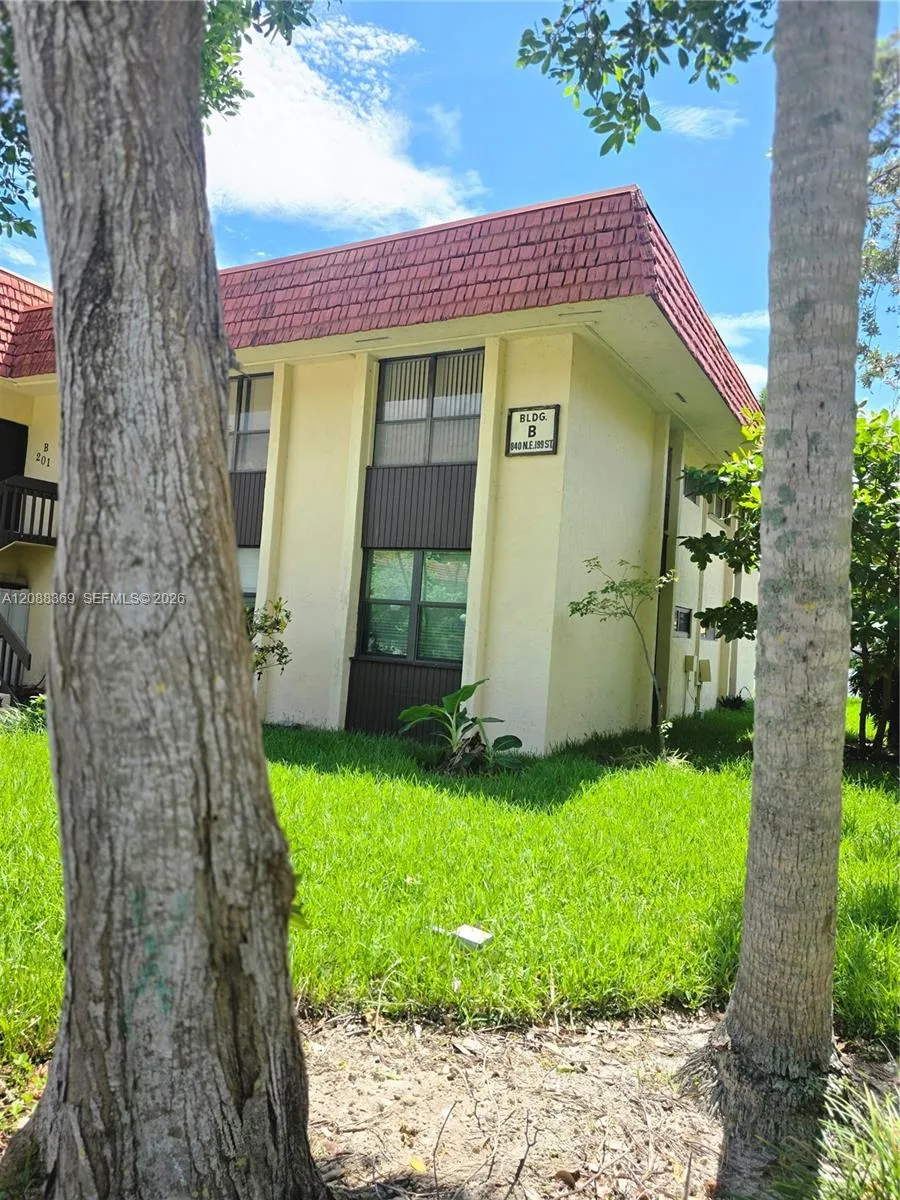 Listing  840 NE 199th Street 208B, Miami, FL 33179, Miami, FL 33179