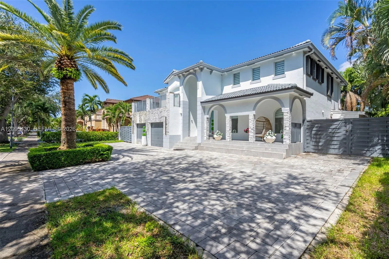 View details of listing 8441 NW 163rd Terrace, Miami Lakes, FL 33016 Miami Lakes with MLS#