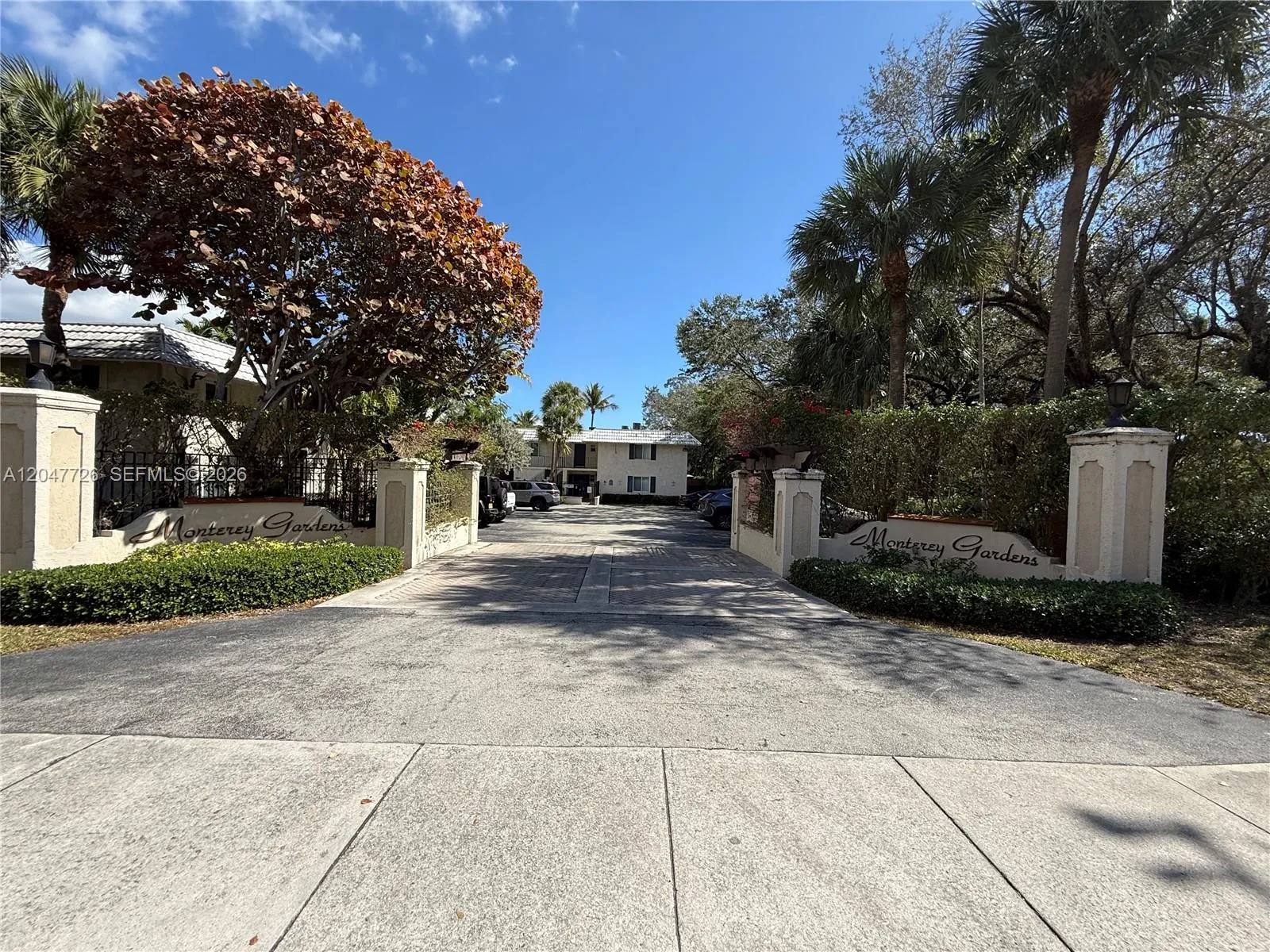 View details of listing 8607 SW 68th Court 24, Pinecrest, FL 33156 Pinecrest with MLS# 