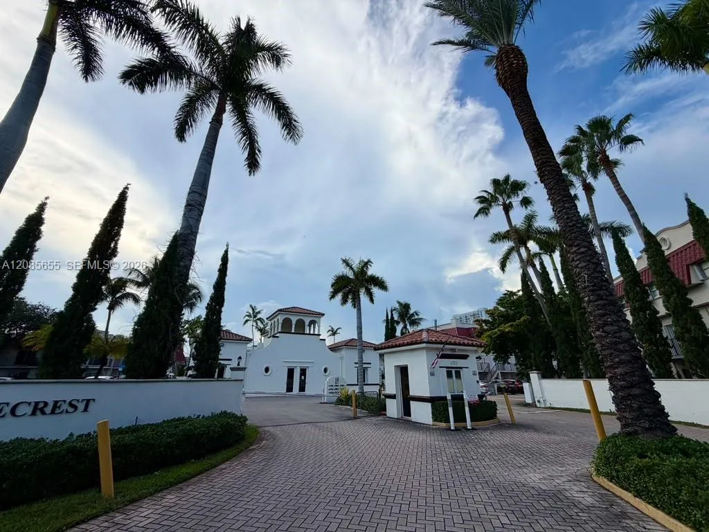 View details of listing 8650 SW 67th Avenue 1033, Pinecrest, FL 33156 Pinecrest with MLS# 