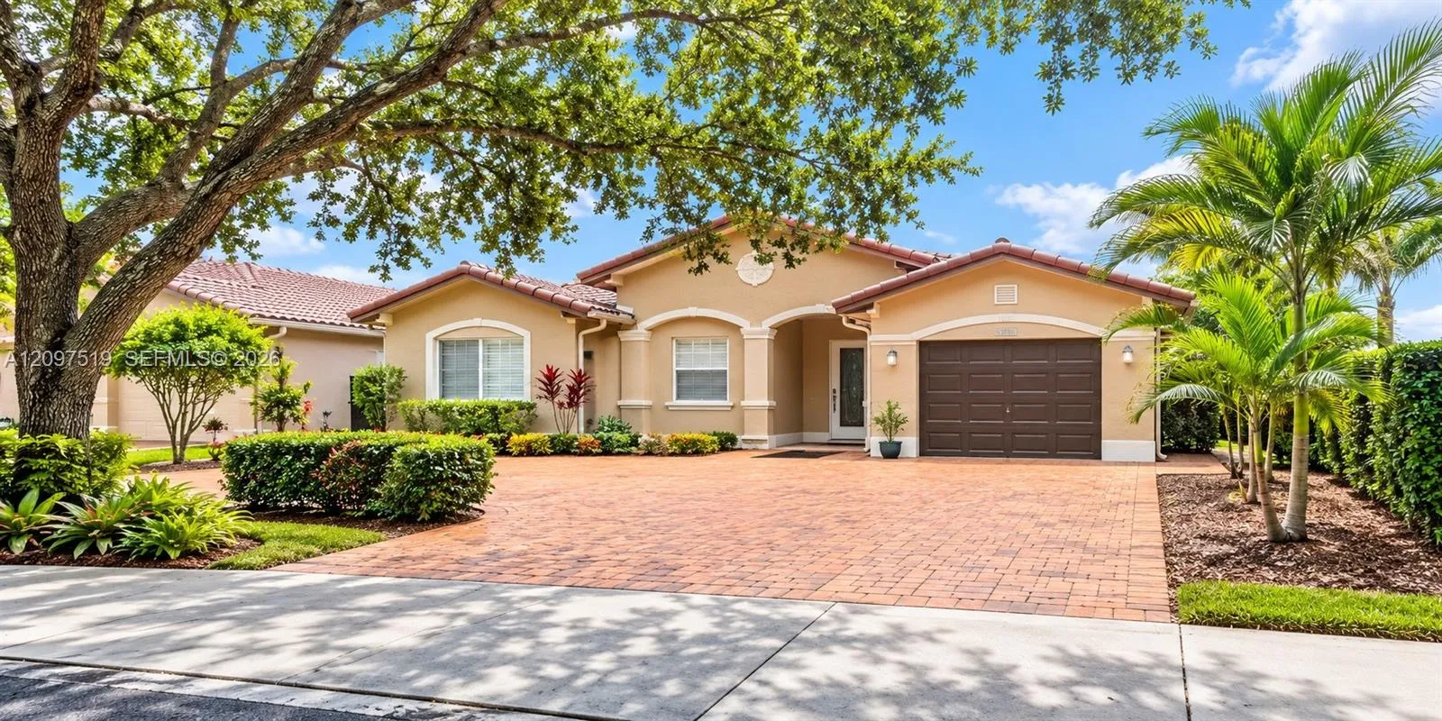 View details of listing 8846 NW 139th Street 8846, Miami Lakes, FL 33018 Miami Lakes with MLS#