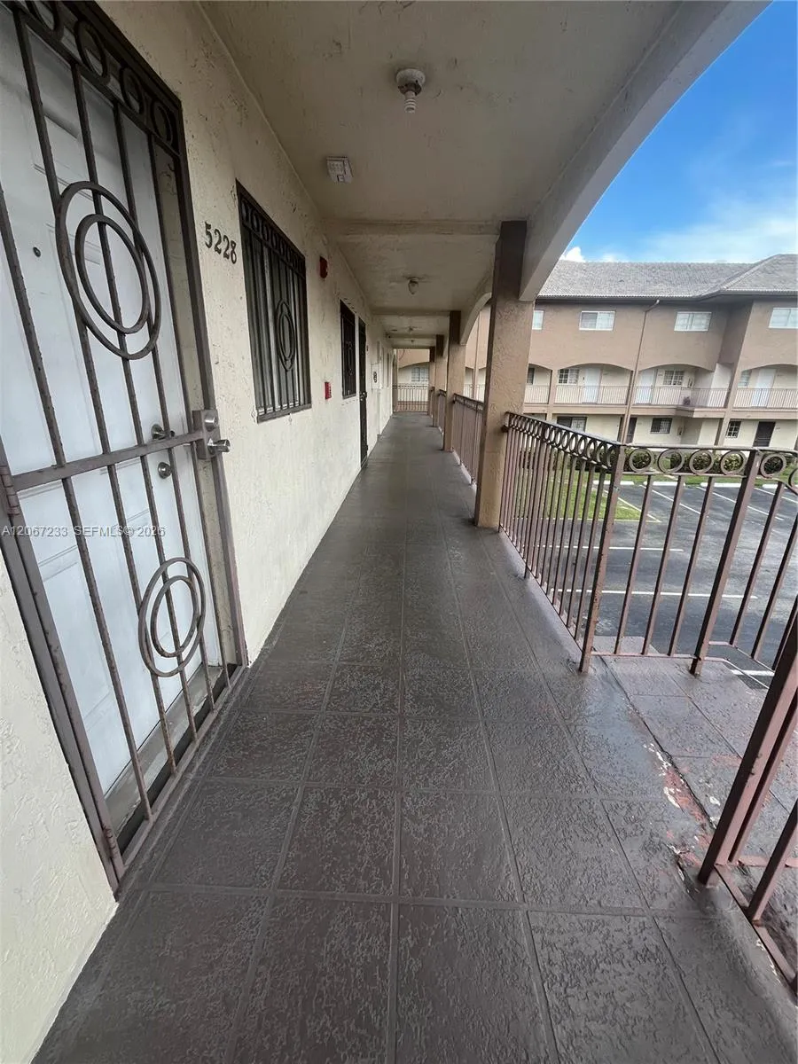 View details of listing 8851 NW 119 Street 5222, Hialeah Gardens, FL 33018 Hialeah Gardens with MLS# 