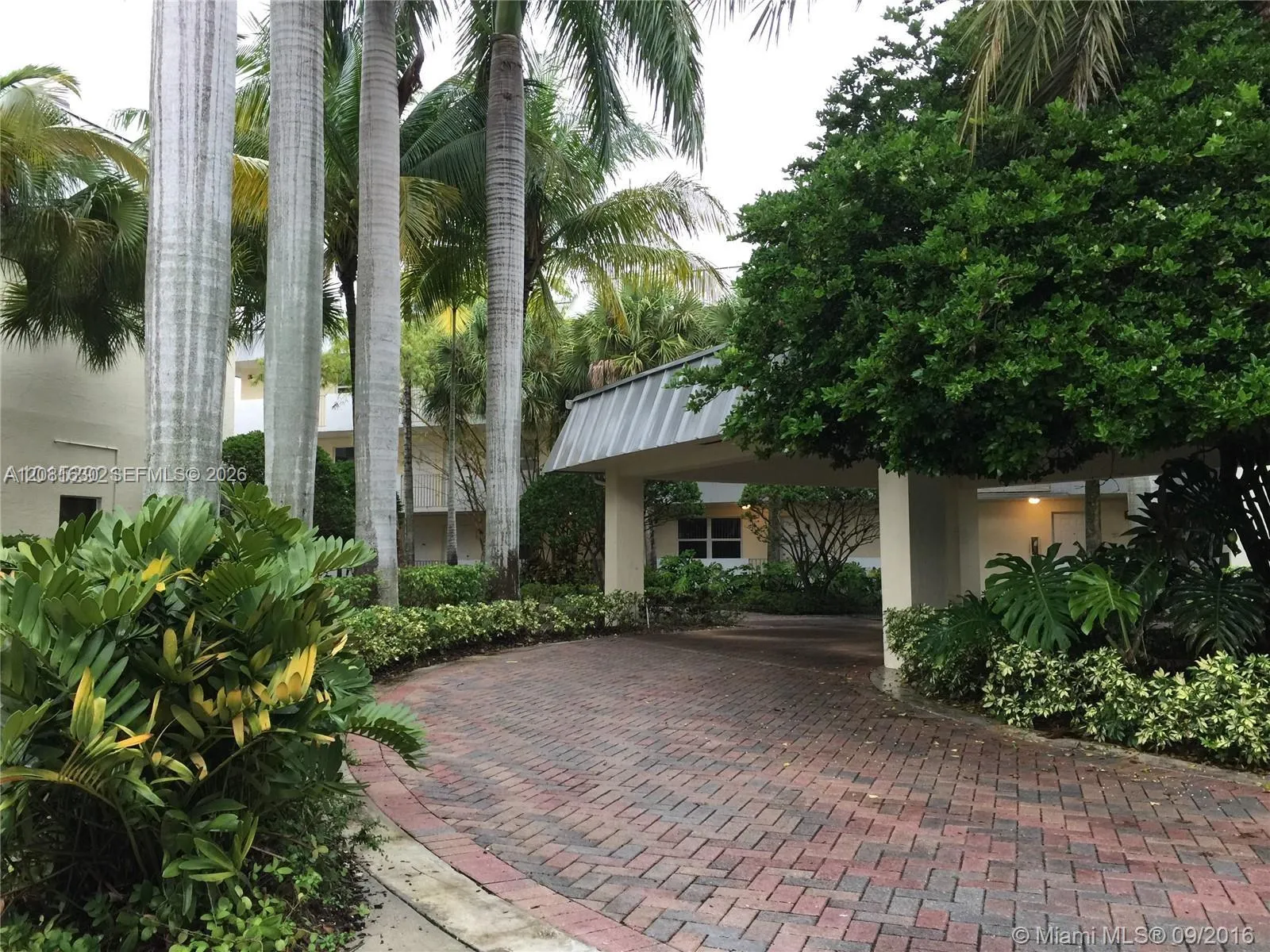 View details of listing 8950 SW 69th Court 114, Pinecrest, FL 33156 Pinecrest with MLS# 