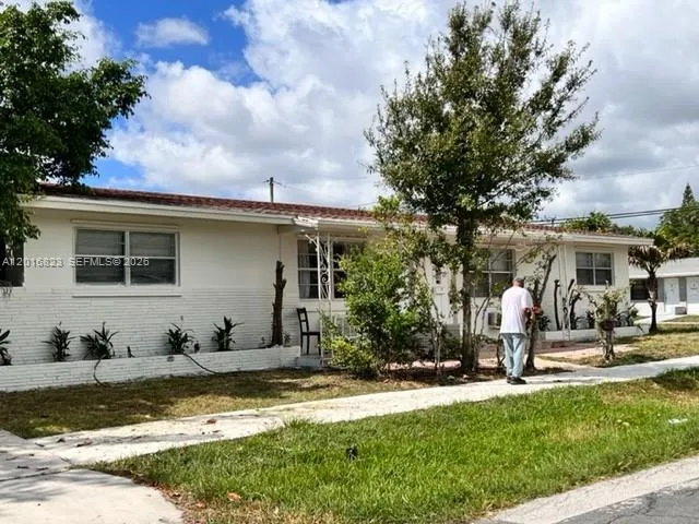 View details of listing 901 SW 4th Terrace, Hallandale Beach, FL 33009 Hallandale Beach with MLS#