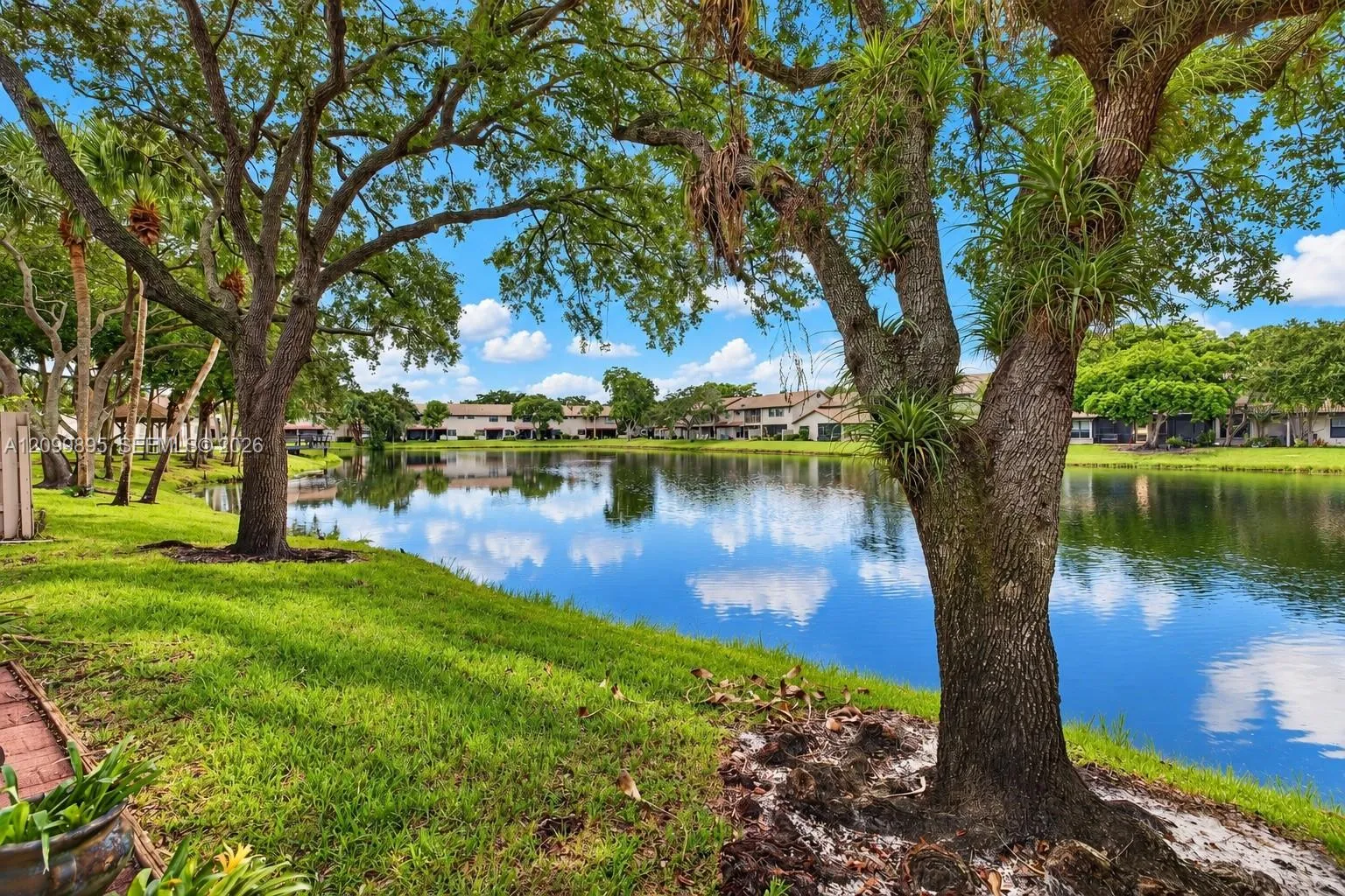 Listing  9012 Vineyard Lake Drive, Plantation, FL 33324, Plantation, FL 33324