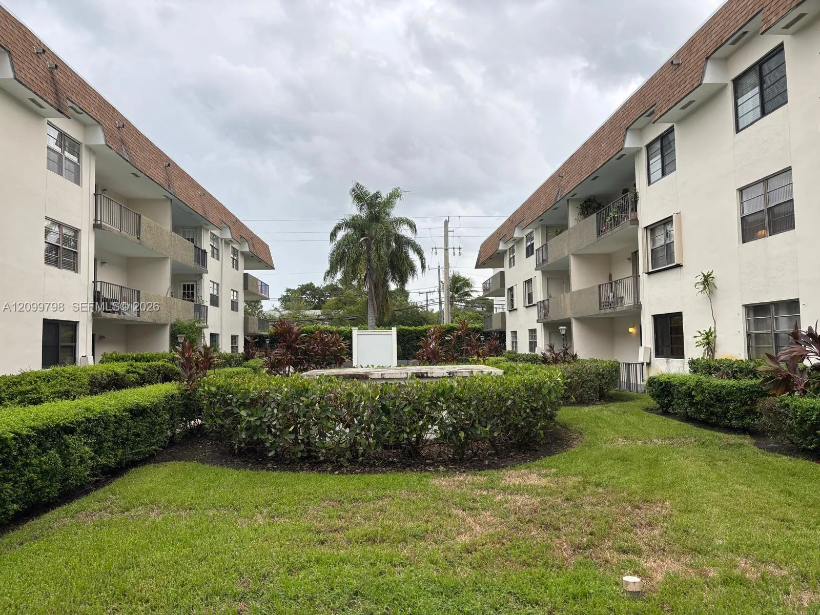 View details of listing 9022 NE 8th Avenue 3R, Miami Shores, FL 33138 Miami Shores with MLS# 