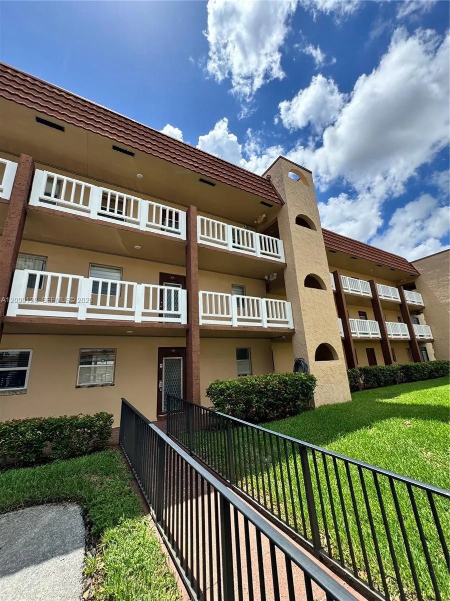 View details of listing 9041 Sunrise Lakes Boulevard 110, Sunrise, FL 33322 Sunrise with MLS#