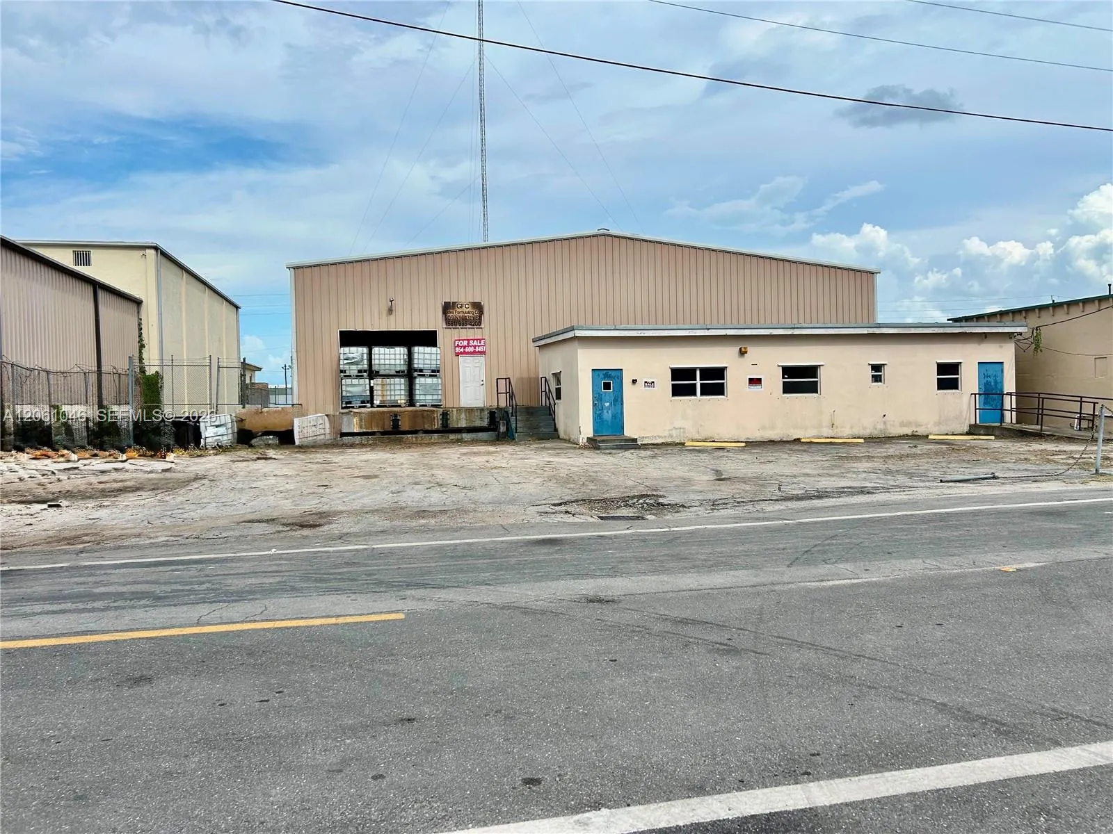 View details of listing 909 NW 13th Street, Belle Glade, FL 33430 Belle Glade with MLS#