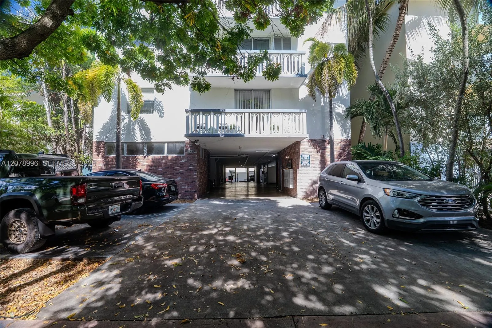 View details of listing 921 Jefferson Avenue 3C, Miami Beach, FL 33139 Miami Beach with MLS#