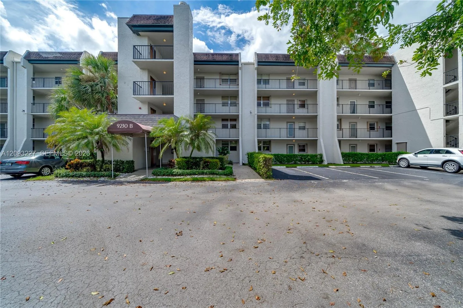 View details of listing 9230 Lagoon Place 111, Davie, FL 33324 Davie with MLS# 