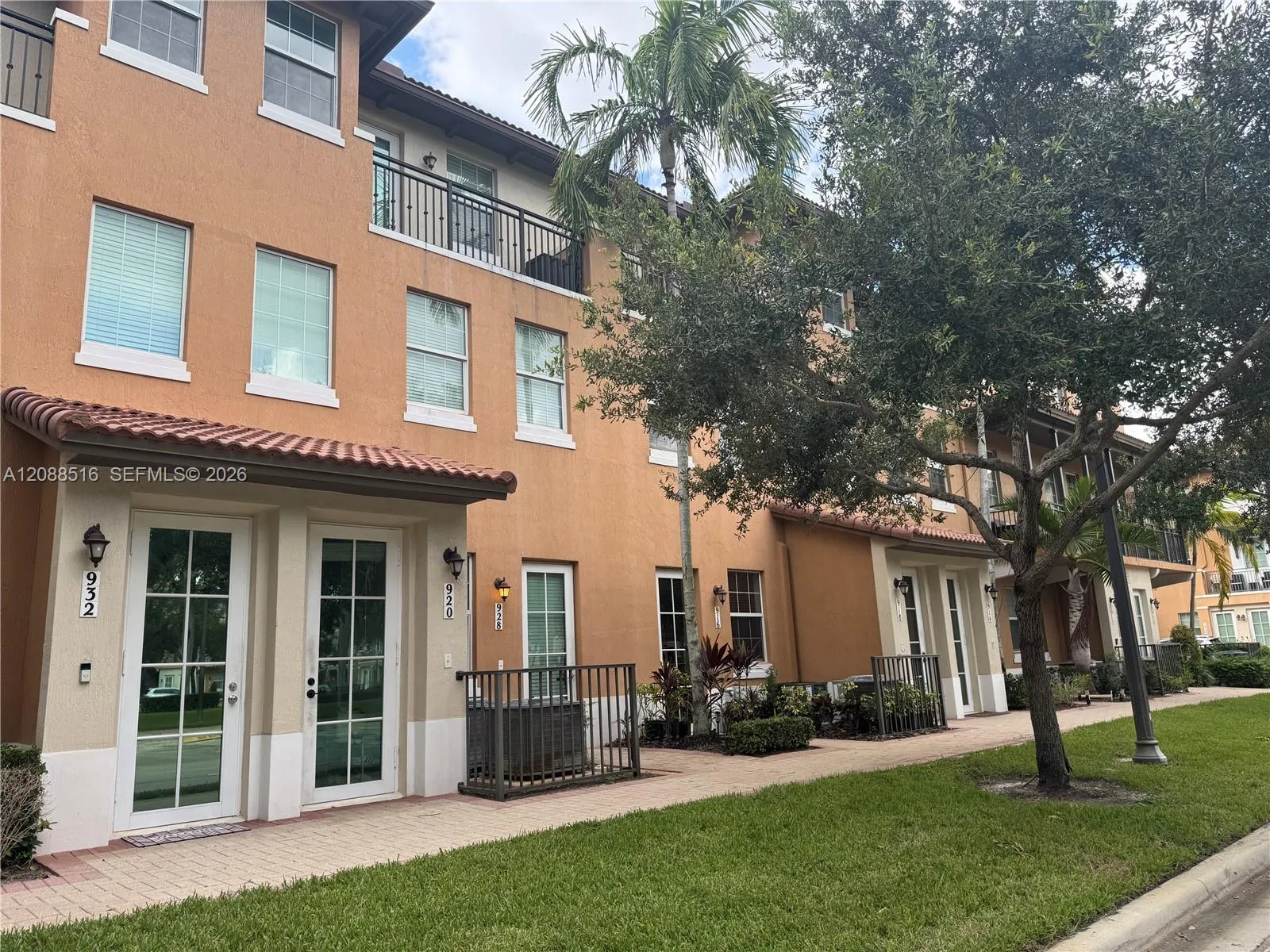 Listing  928 SW 147th Avenue 2906, Pembroke Pines, FL 33027, Pembroke Pines, FL 33027