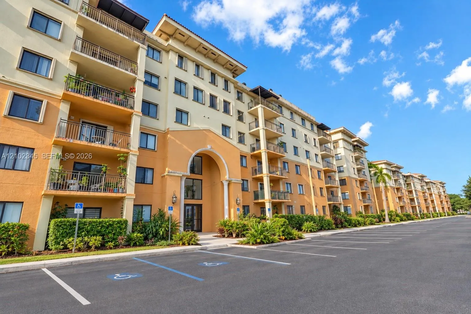 Listing  9300 Fontainebleau Boulevard E101, Miami, FL 33172, Miami, FL 33172
