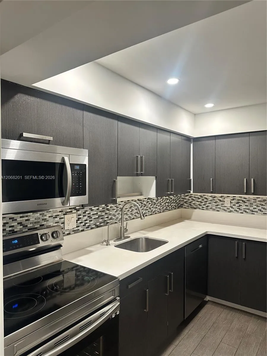 Listing  9449 SW 76th Street T5, Miami, FL 33173, Miami, FL 33173