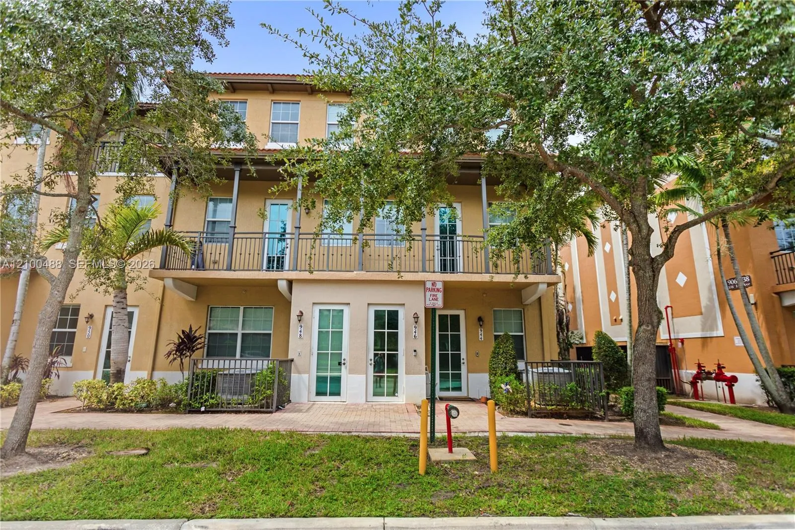 View details of listing 946 SW 147th Avenue 2614, Pembroke Pines, FL 33027 Pembroke Pines with MLS#