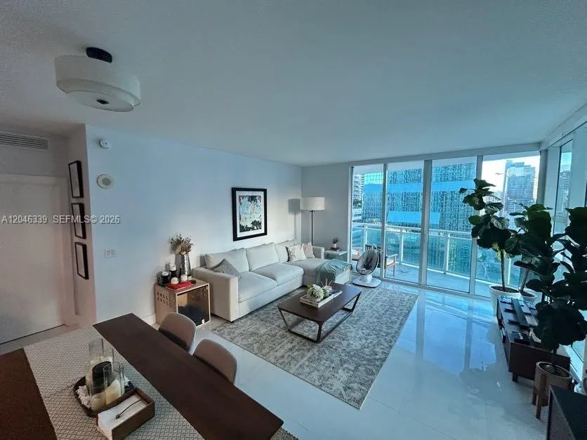 Listing  951 Brickell Avenue 2011, Miami, FL 33131, Miami, FL 33131