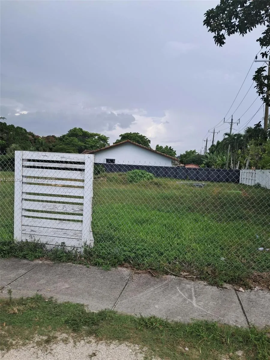 Listing  9801 SW 56th Street, Miami, FL 33165, Miami, FL 33165