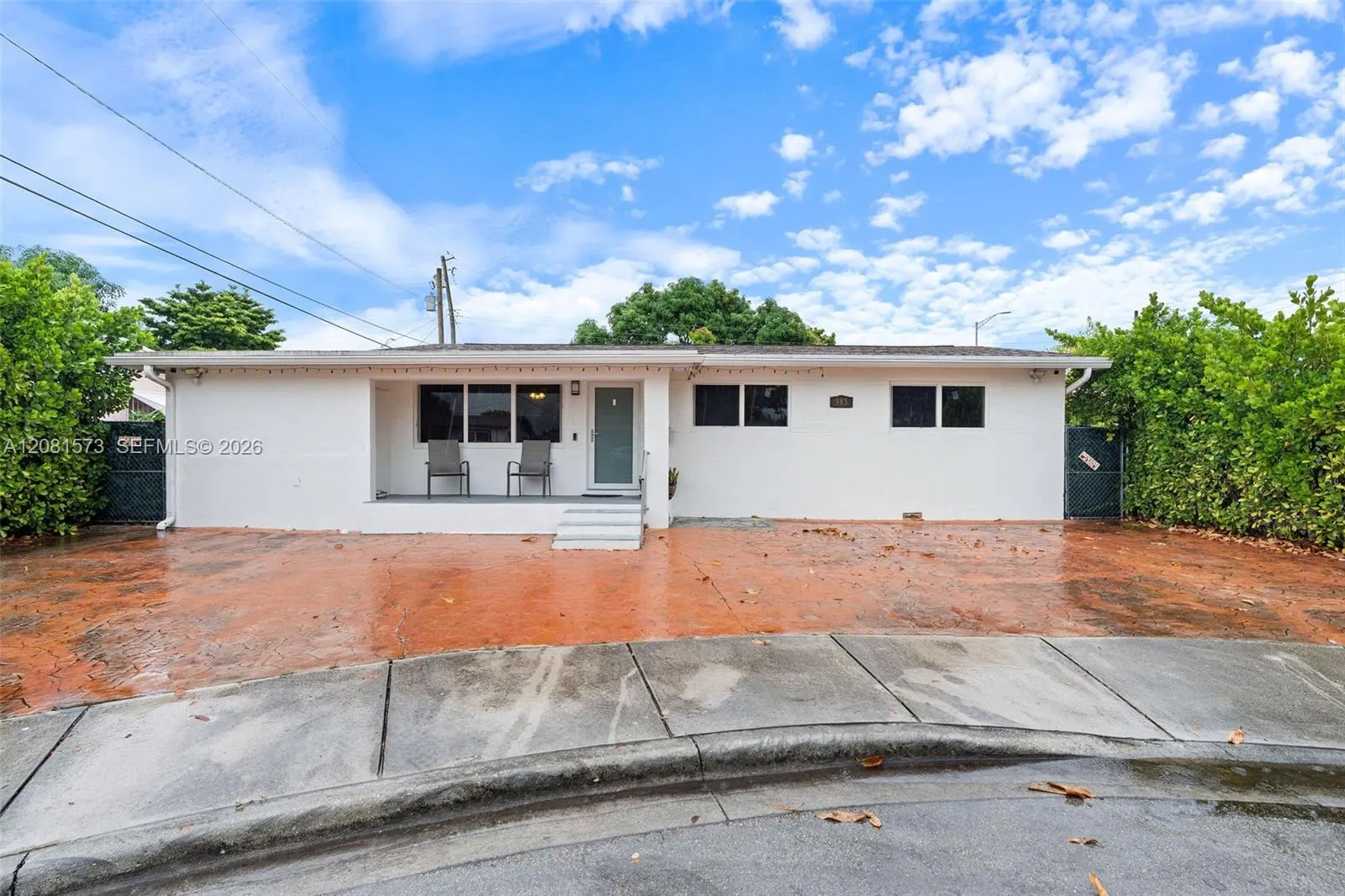 View details of listing 985 SE 2nd Place, Hialeah, FL 33010 Hialeah with MLS#
