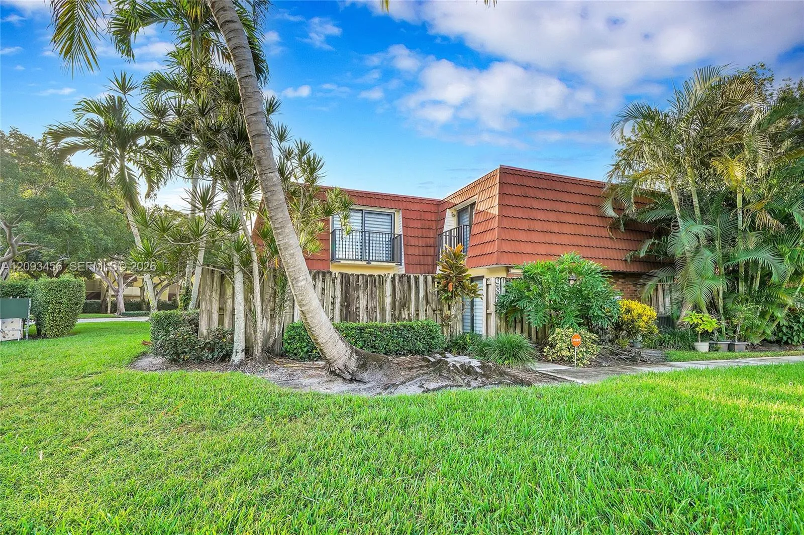 View details of listing 9861 NW 6th Court, Plantation, FL 33324 Plantation with MLS# 
