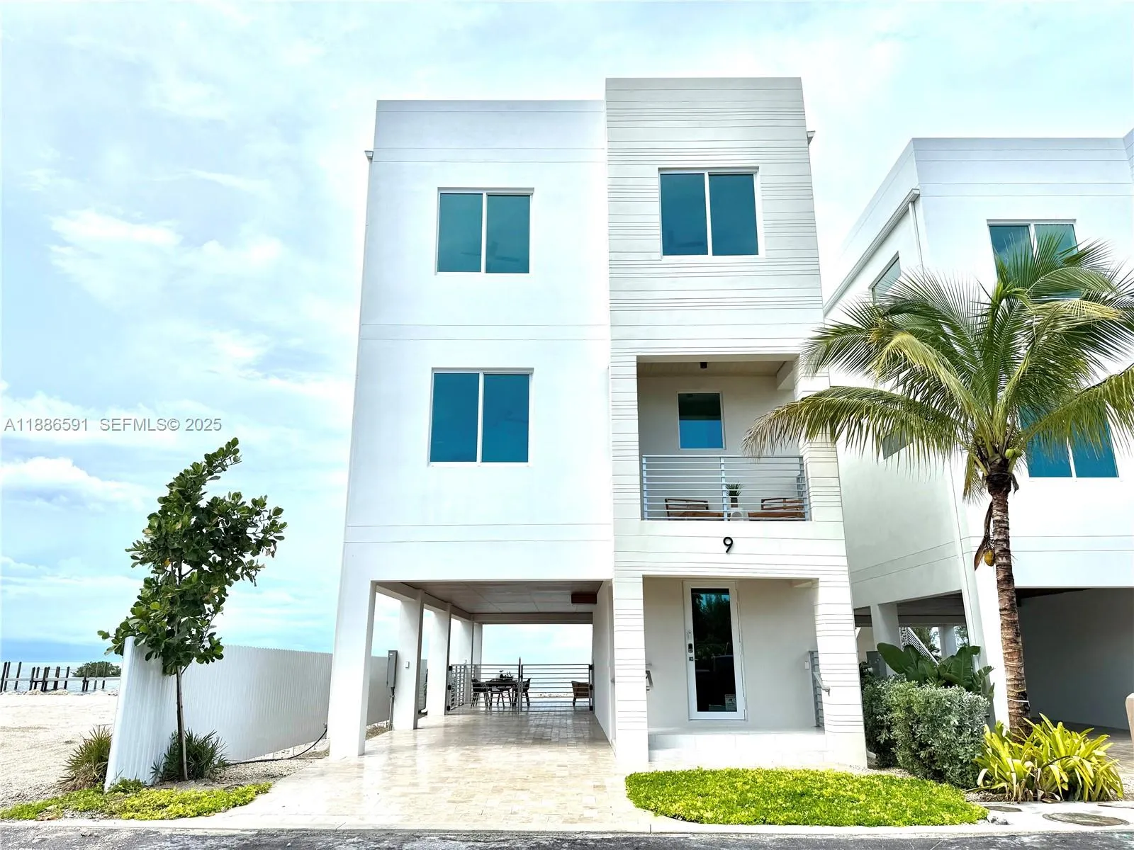 Listing  990 41st Gulf Street 9, FL 33050, FL 33050
