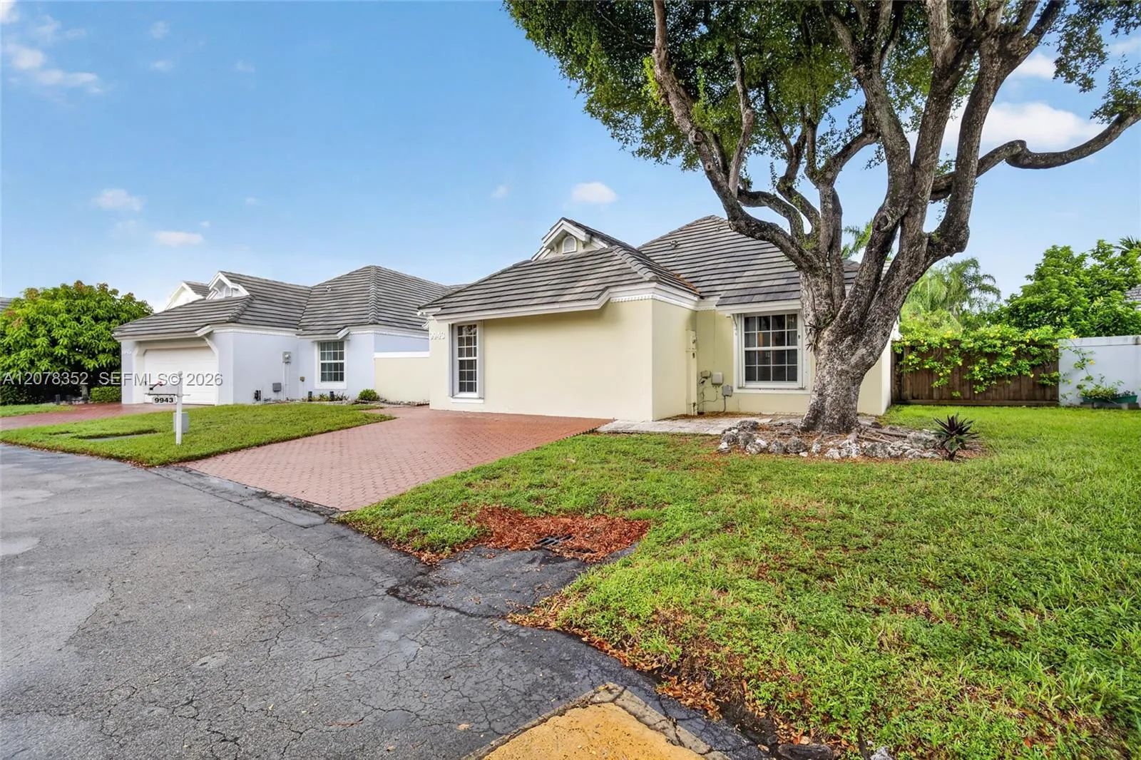 View details of listing 9943 NW 47th Terrace, Doral, FL 33178 Doral with MLS#