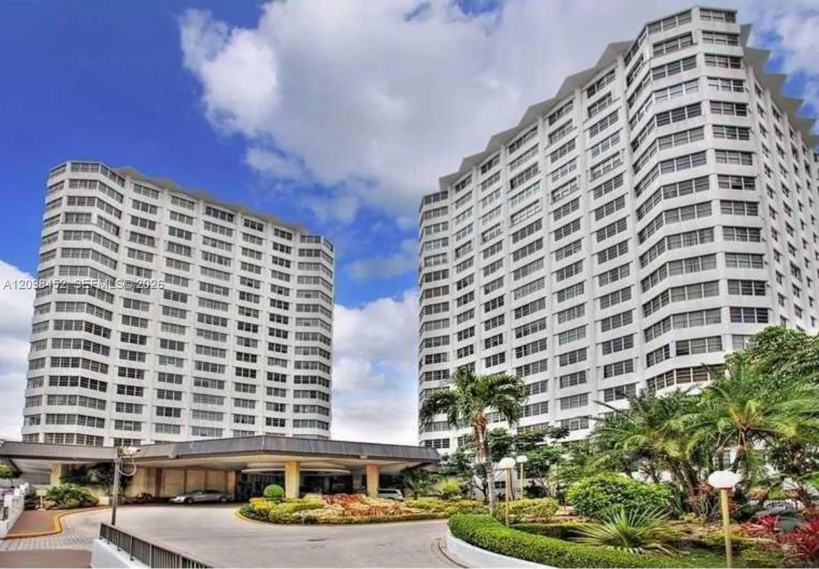 View details of listing 999 Brickell Bay Drive 1807, Miami, FL 33131 Miami with MLS# 