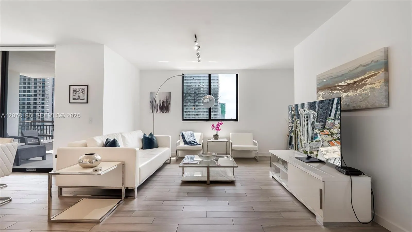 View details of listing 999 SW 1st Avenue 2004, Miami, FL 33130 Miami with MLS#