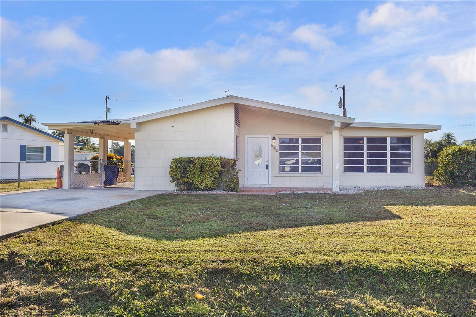 View details of listing 275 LAKEVIEW DR NORTH FORT MYERS with MLS# A4697486