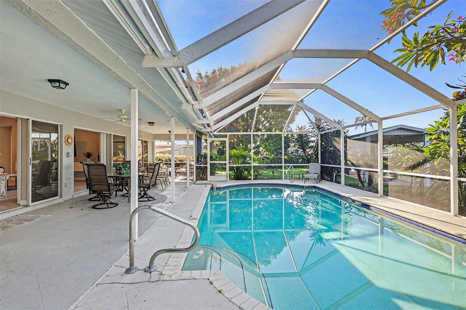View details of listing 330 BAMBOO DR NORTH FORT MYERS with MLS# A4709311